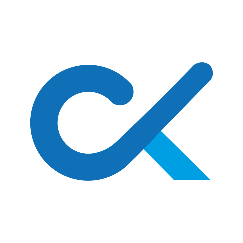 Das Bild zeigt ein minimalistisches blaues Logo von CodeKlar, das IT Sicherheit und Cyber Security symbolisiert.